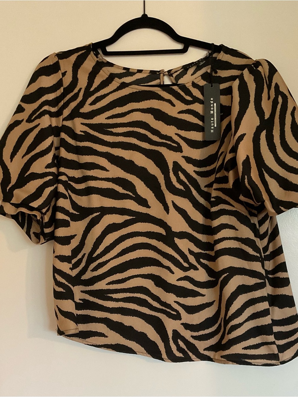 NWT Haute Monde Zebra Print Puff Sleeve Top